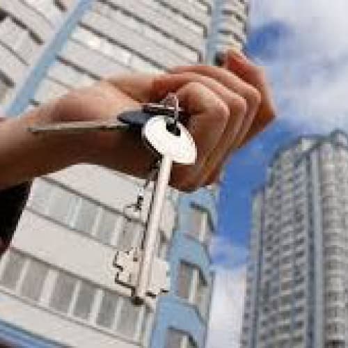 Gli ucraini sono riluttanti a vendere gli appartamenti: preferiscono “donarli”