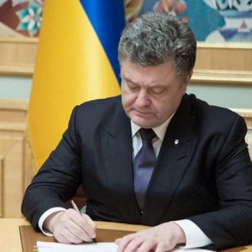 Poroshenko firma la legge sul registro dei crediti della Banca Nazionale Ucraina