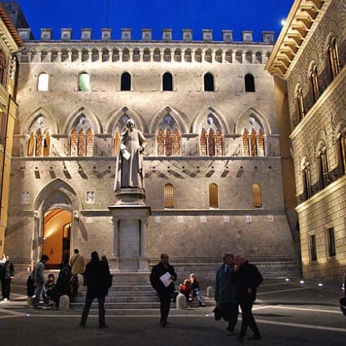 Один із найбільших в Італії та найстаріший в усьому світі банк вирішили продати